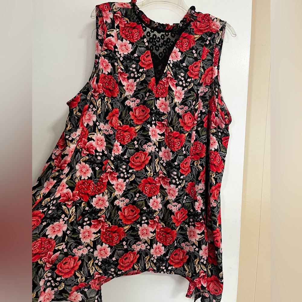 Torrid size 4 sleeveless blouse